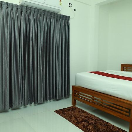Achoos Residency Hotel Tiruvalla Kültér fotó
