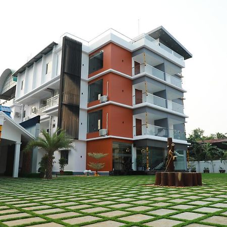 Achoos Residency Hotel Tiruvalla Kültér fotó