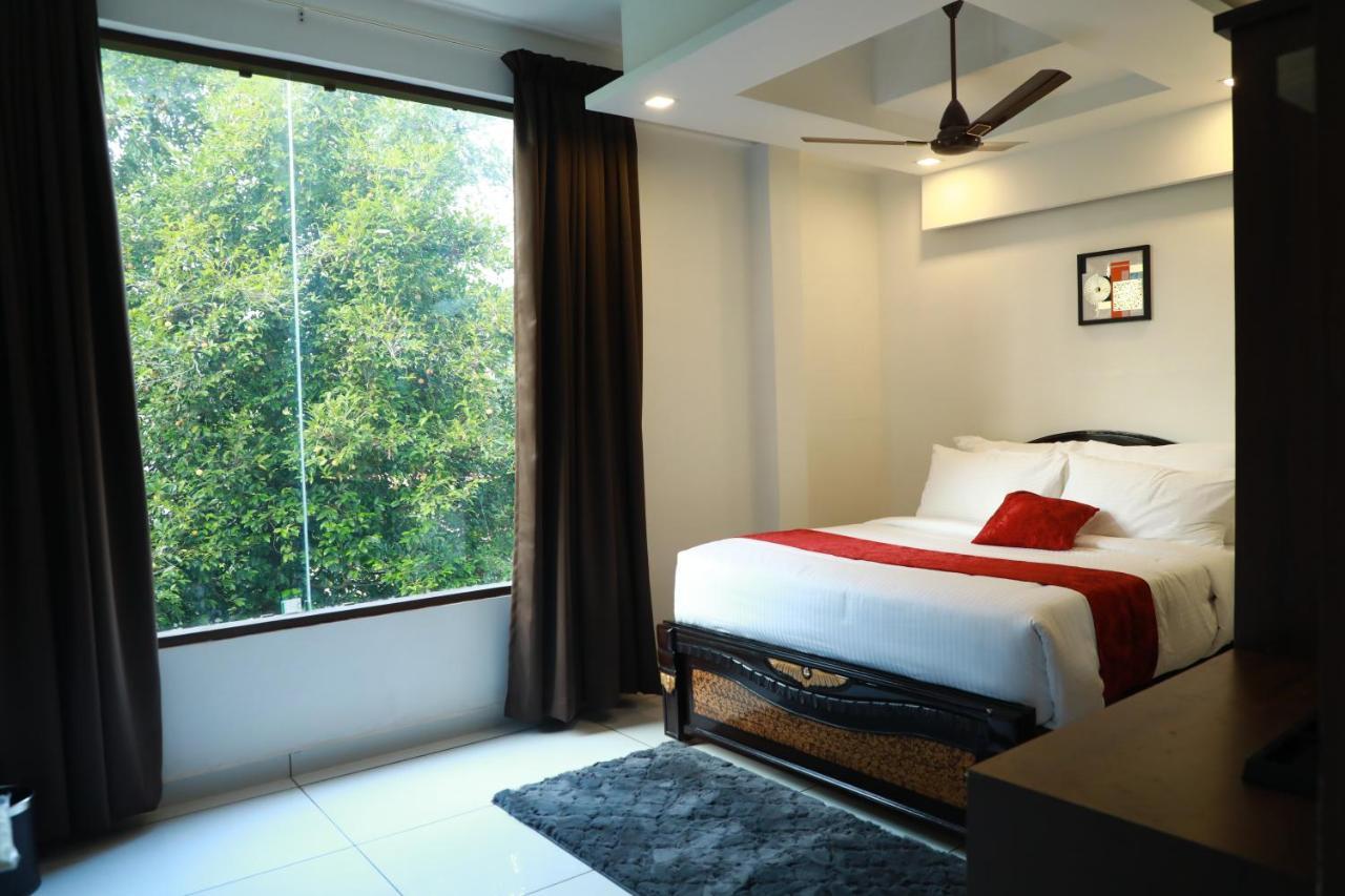 Achoos Residency Hotel Tiruvalla Kültér fotó