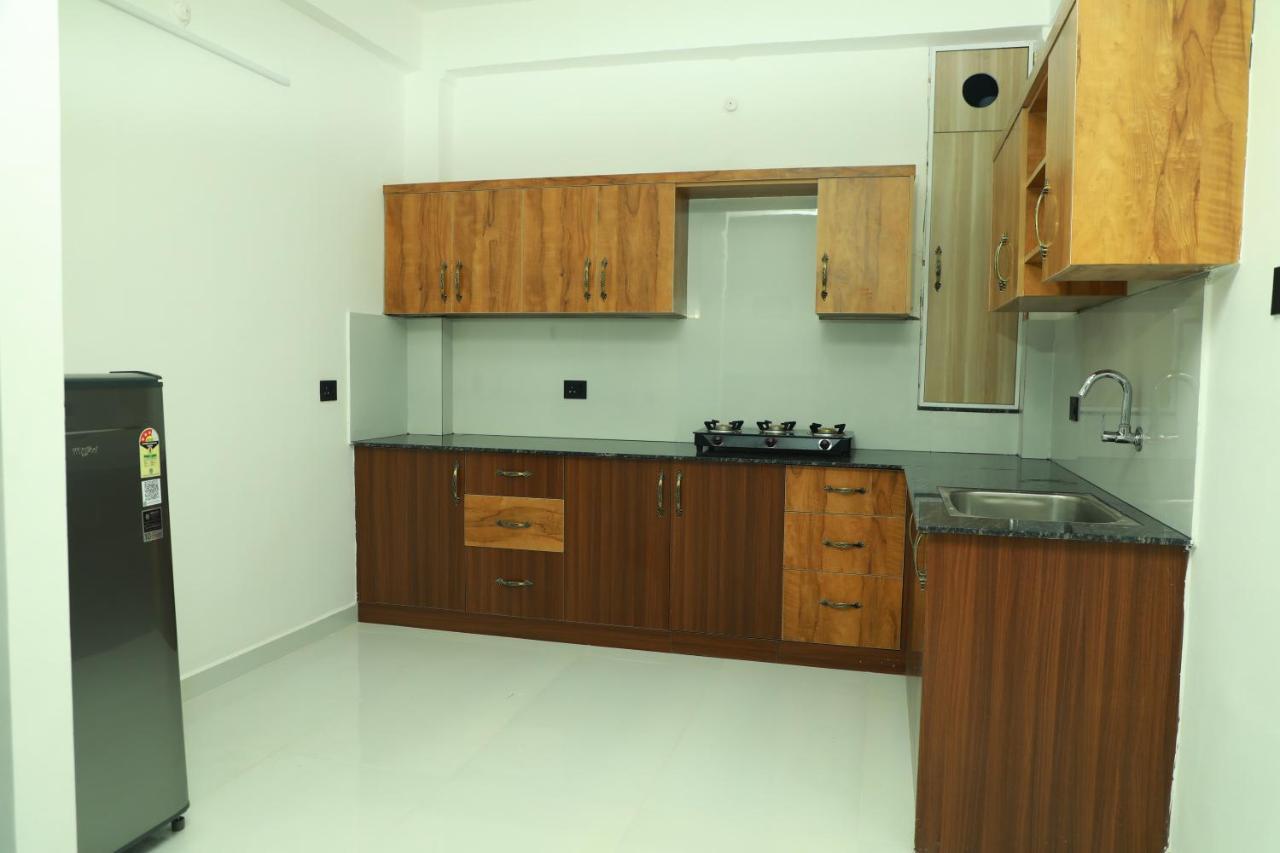 Achoos Residency Hotel Tiruvalla Kültér fotó
