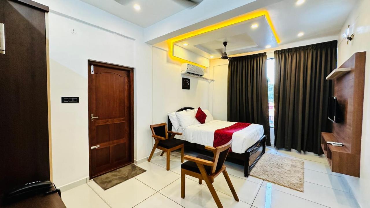 Achoos Residency Hotel Tiruvalla Kültér fotó