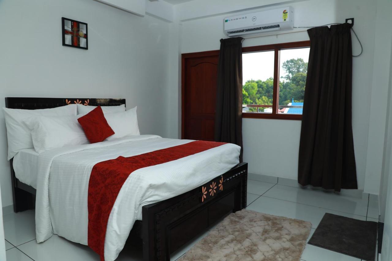 Achoos Residency Hotel Tiruvalla Kültér fotó