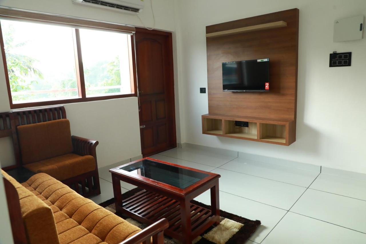 Achoos Residency Hotel Tiruvalla Kültér fotó