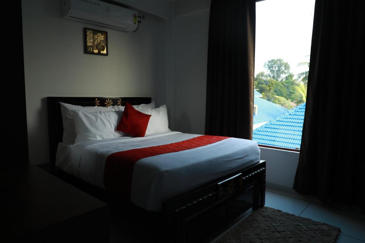 Achoos Residency Hotel Tiruvalla Kültér fotó